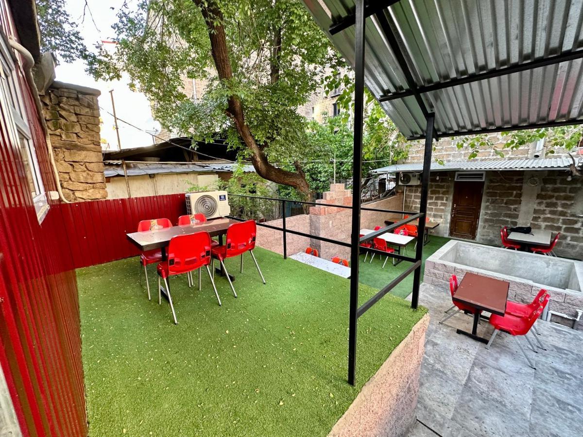 Family Appartments On Buzand Street Yerevan Exterior photo
